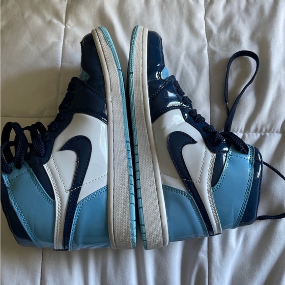 Jordan 1 Retro High UNC Patent Blue Chill (Women's) - Picture 4 of 6